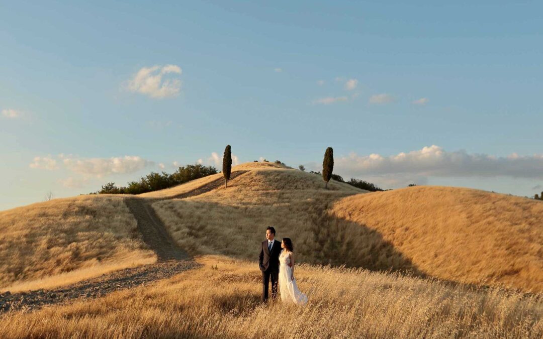 destination wedding coppia intimate wedding matrimonio film weddingfilm sposi bride and groom wood friends cerimony matrimonio intimo
